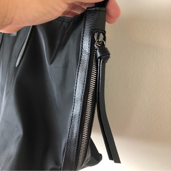 Botkier New York - Black Zip Tote - Picture 3 of 10